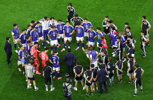 サッカー日本代表選手とスタッフたち